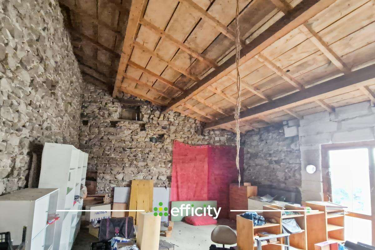 Parking à ISSERTEAUX