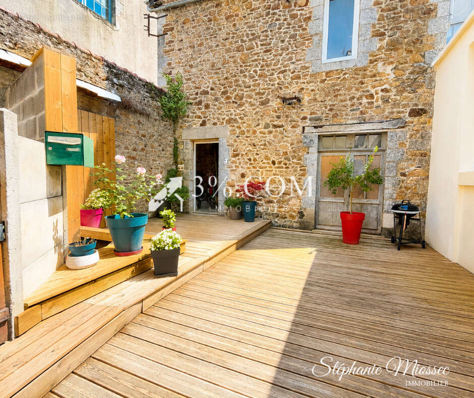 CHÂTELAUDREN   Bien atypique esprit loft avec dépendance en - photo 2