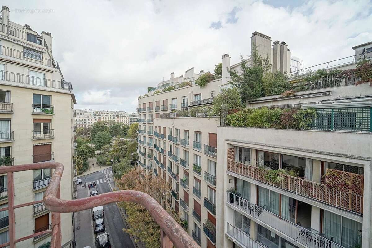 Appartement à PARIS-16E