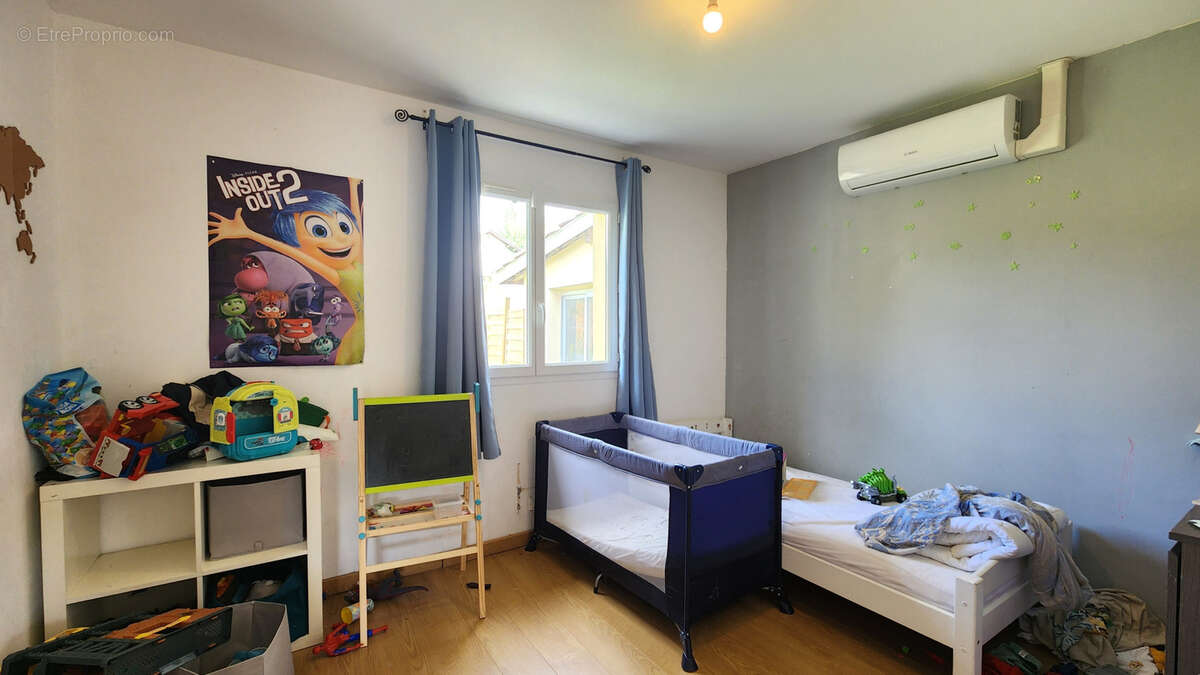 Maison à SAINT-YZAN-DE-SOUDIAC