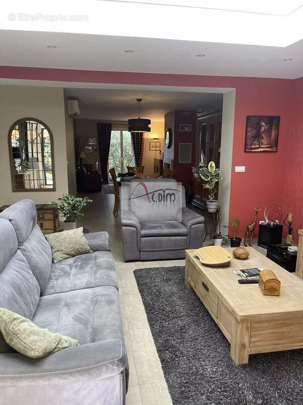 Maison à VAUX-LE-PENIL