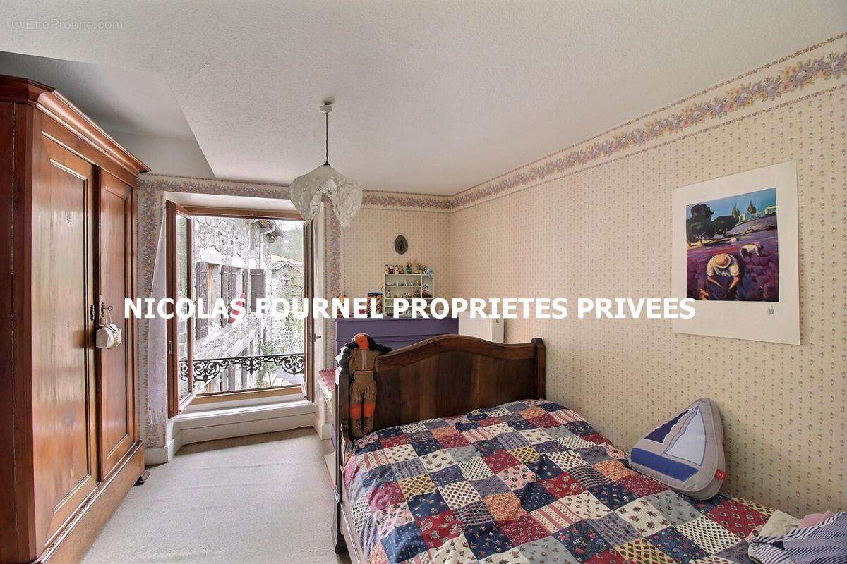 Saint Romain Lachalm 43620 Centre bourg Maison de village en pierre à rénover 61m² habitables - photo 6