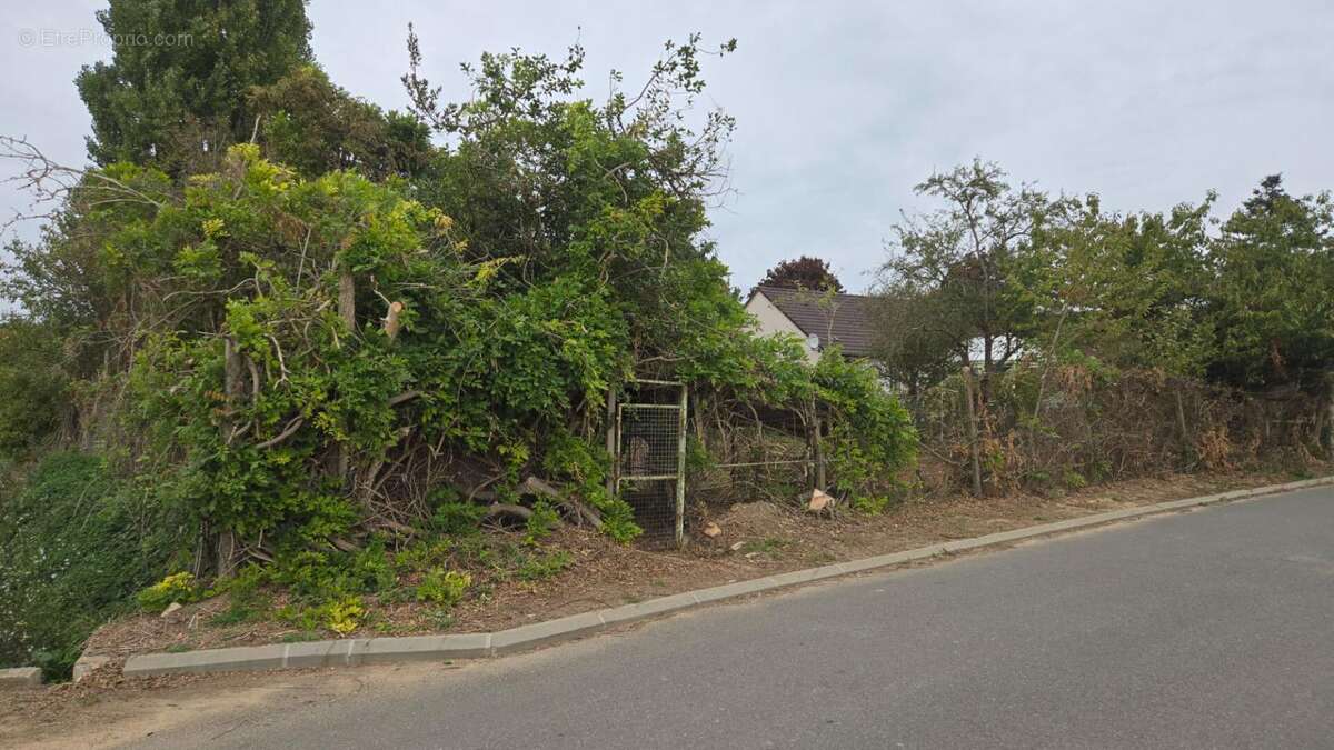 28500-Terrain constructible de 460m2 - photo 10