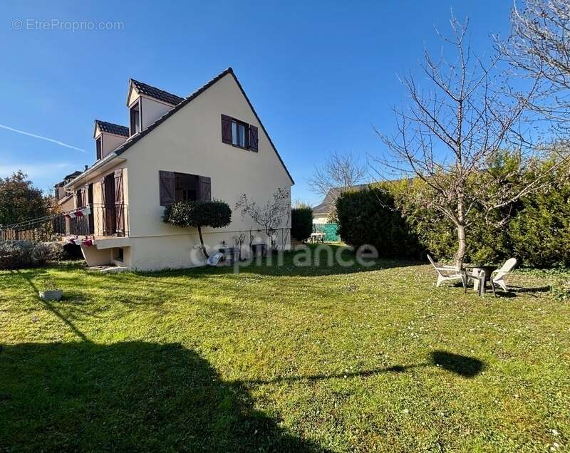 Maison à CHENNEVIERES-SUR-MARNE