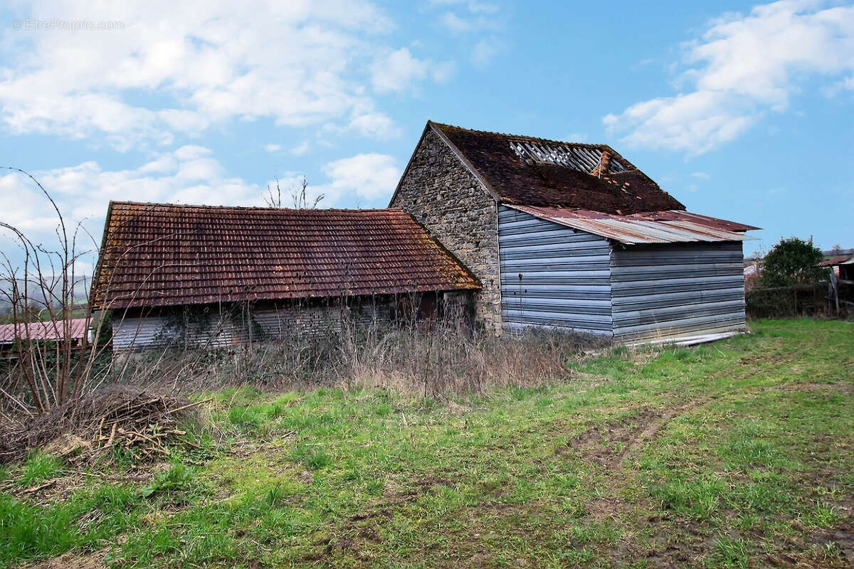Maison à SAINT-YTHAIRE