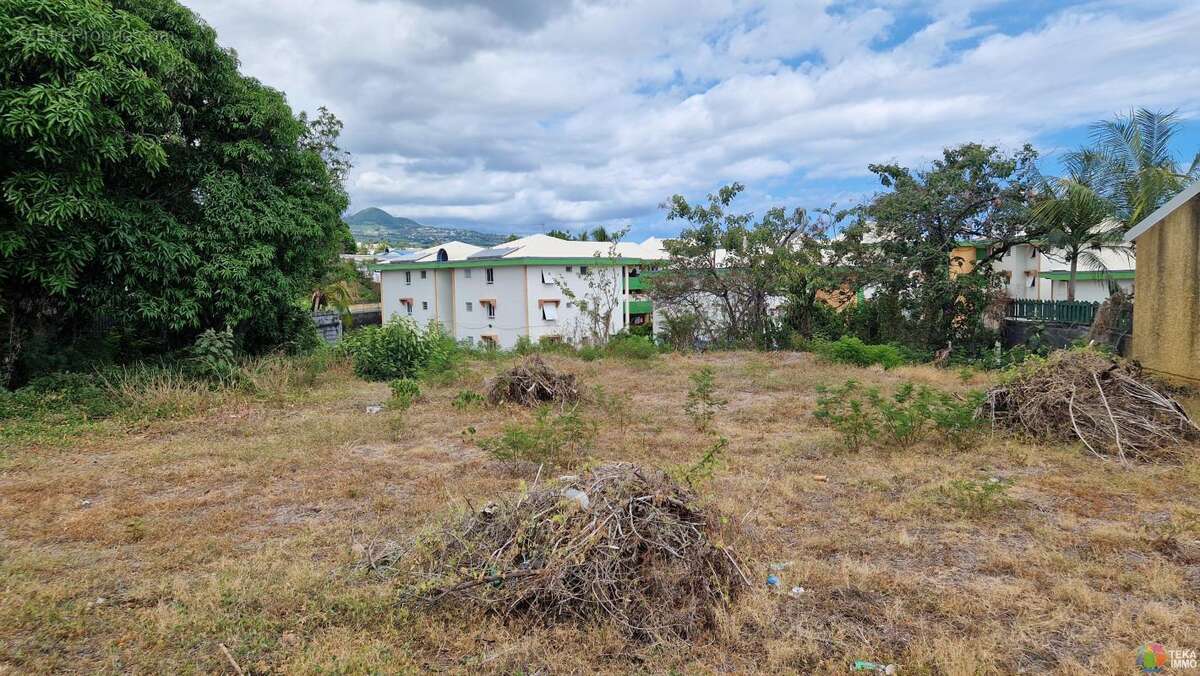 Terrain à SAINT-PIERRE