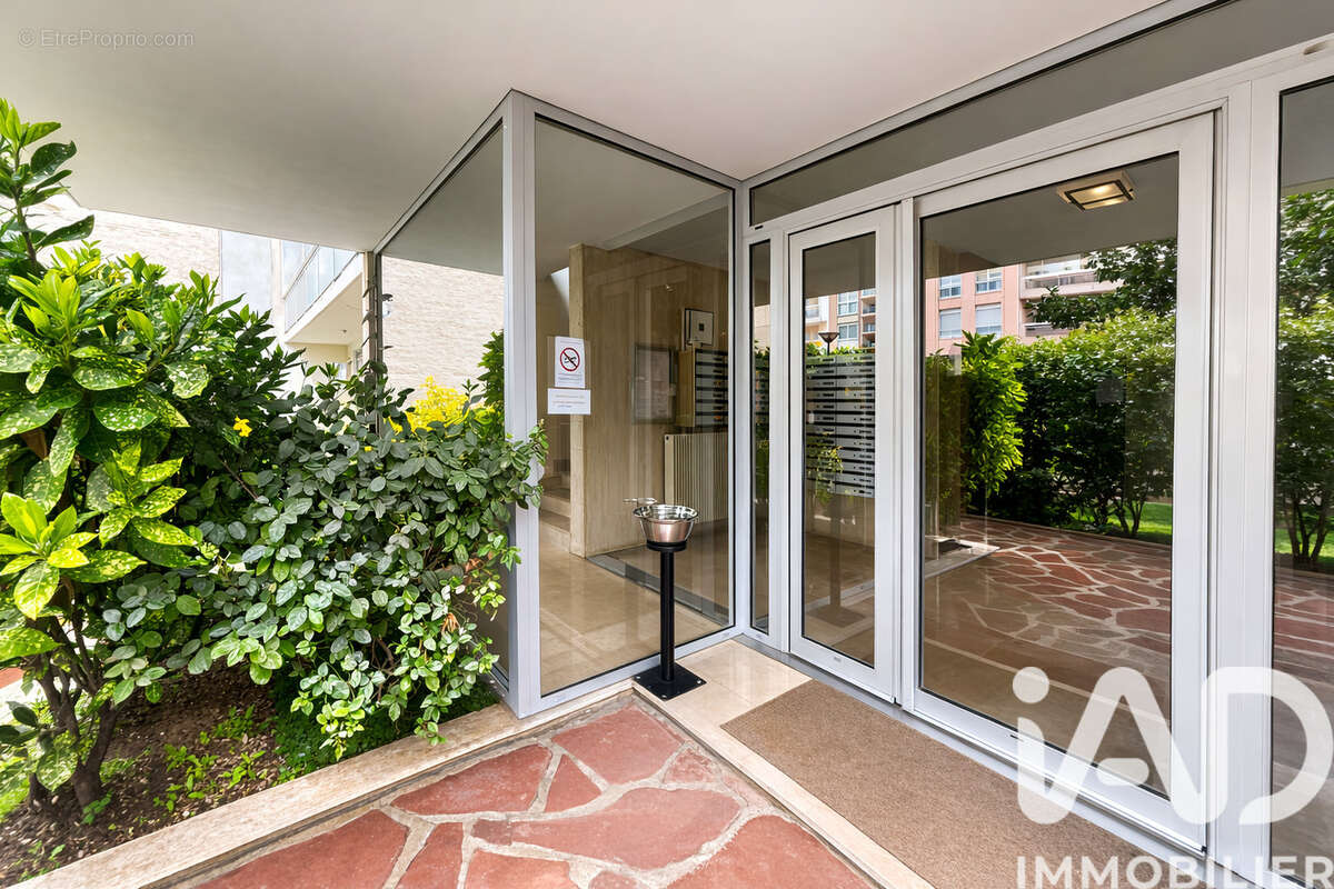 Photo 2 - Appartement à COURBEVOIE