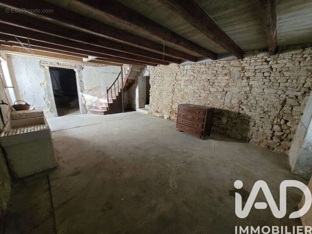 Maison 175 m² à Saint-Lin  - photo 3