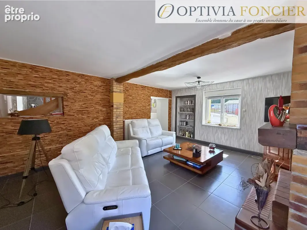 MAISON T7 - BRUZ - Quartier prisé - 190 m2 - 997 m2 de terrain clos - photo 4