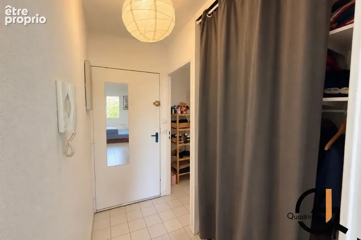 Studio 22 m2 avec terrasse et parking   Quartier Hôpital / Faculté - photo 3