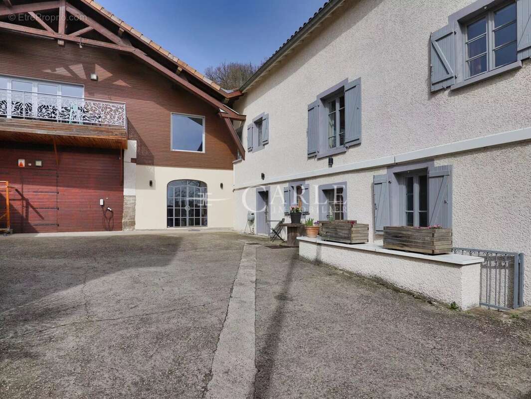 Maison à NEYRON