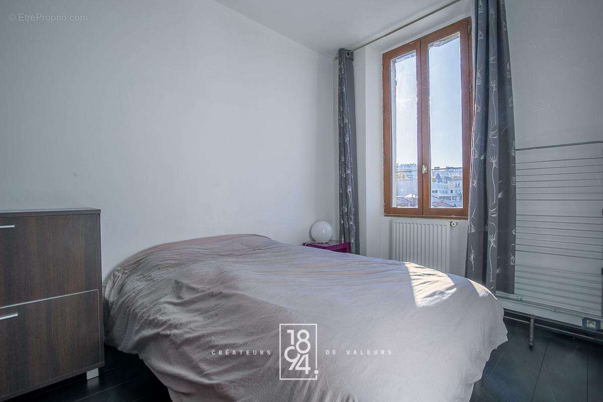 Appartement à MARSEILLE-4E