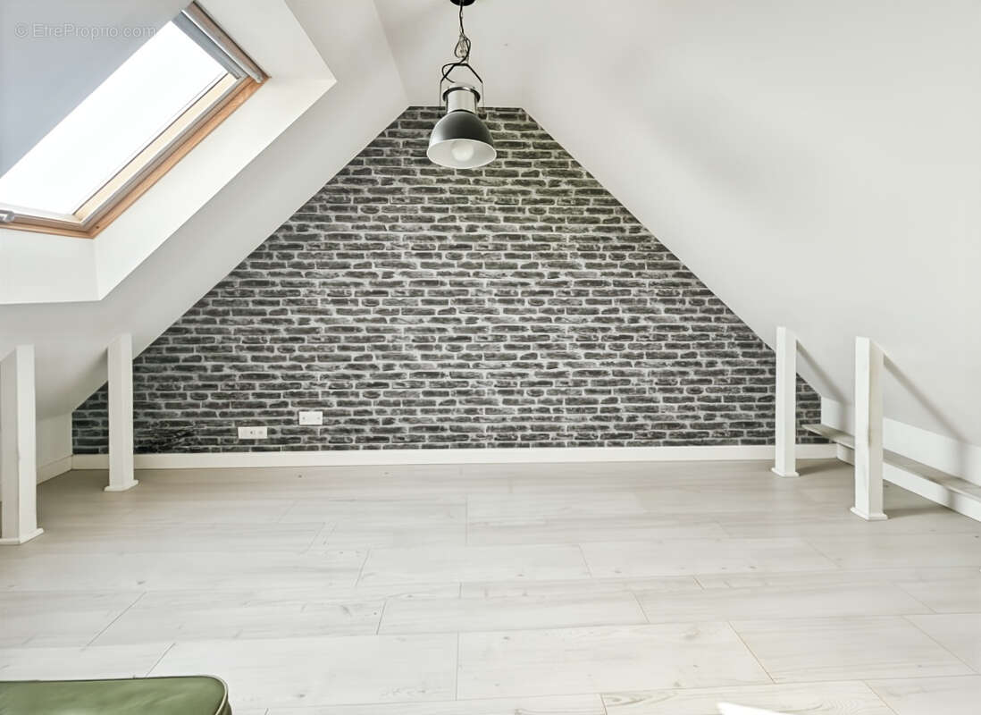 Maison à VERRIERES-LE-BUISSON