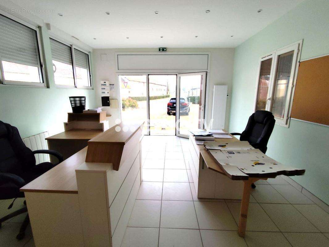 Commerce à TREMBLAY-LES-VILLAGES