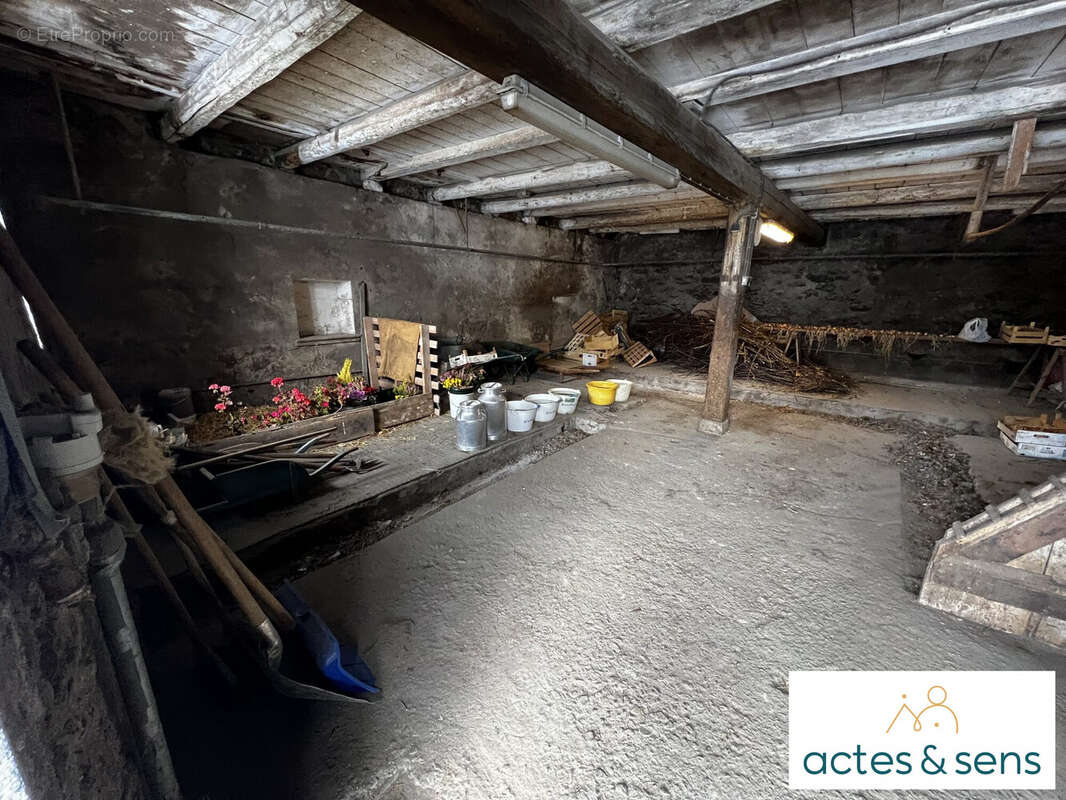 Maison à ALBIEZ-MONTROND