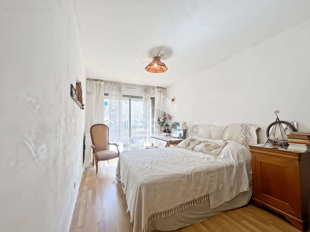 Appartement à MARSEILLE-4E