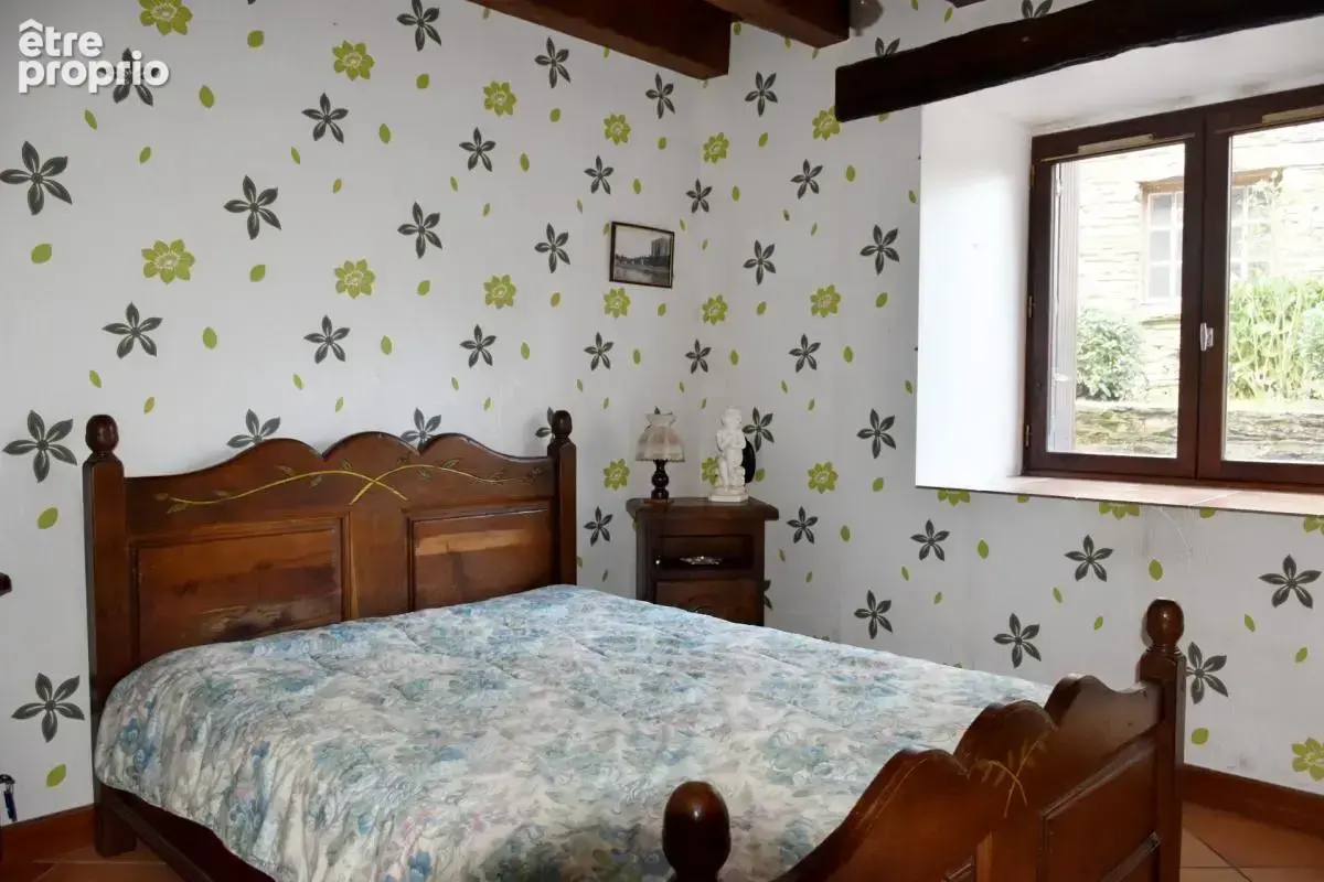 Ensemble immobilier en pierres sur vaste terrain paysagé - photo 11