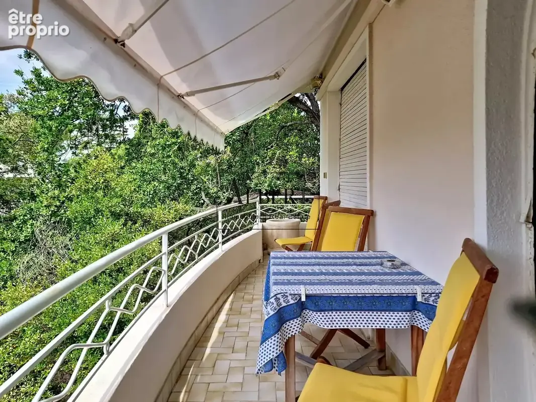 Cannes – basse californie  élégant 3 pièces de 86 m² avec terrasse, vue mer, garage, cave & chambre de service - photo 2