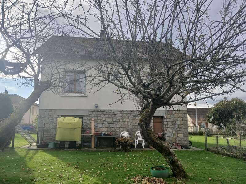 Maison à PEYRAT-LE-CHATEAU