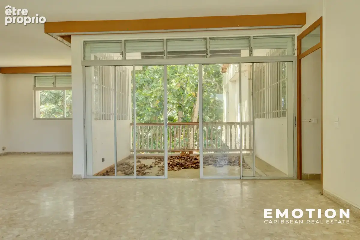 Villa à T9   À Rénover - Fort potentiel   420 m2 - 2 600 m2 de terrain - photo 5
