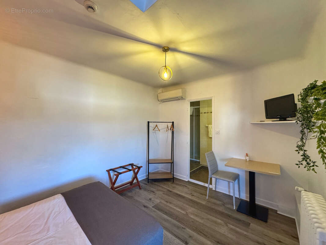 Commerce à SAINT-JEAN-PIED-DE-PORT