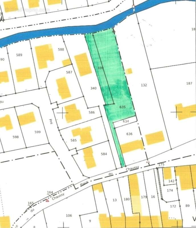 Terrain à COURCELLES-CHAUSSY