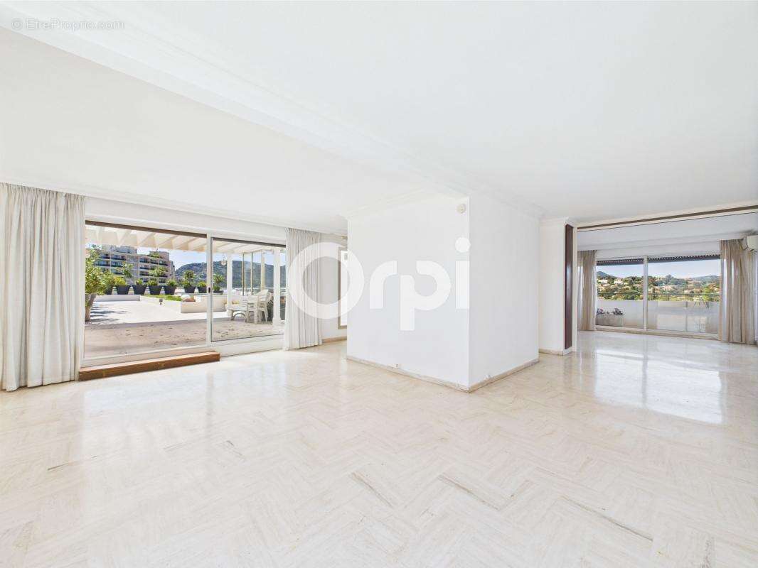 Appartement à MANDELIEU-LA-NAPOULE