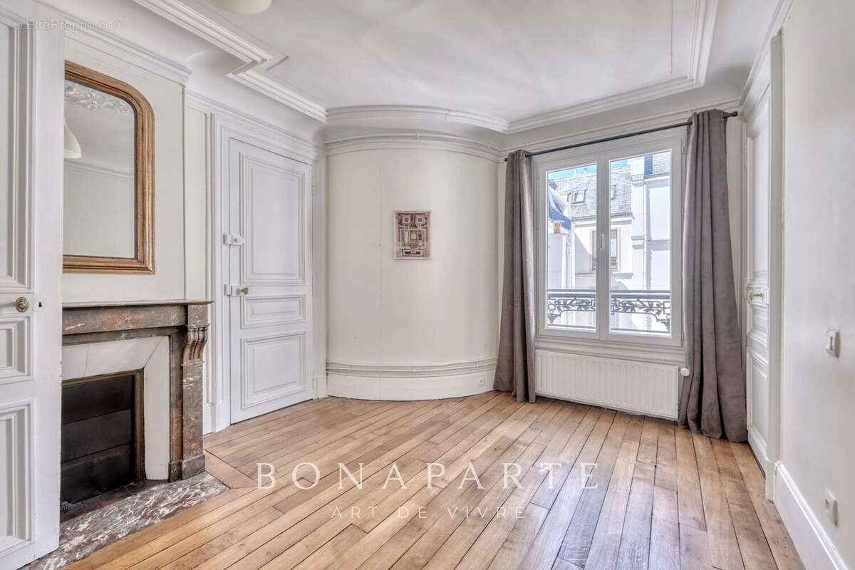 Appartement à PARIS-8E