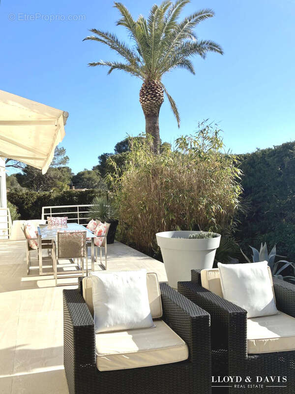 VASTES TERRASSES ENSOLEILLEES - Maison à SAINT-RAPHAEL