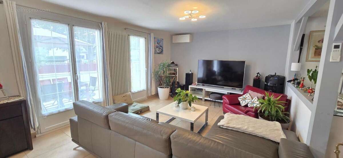 Chartres – pavillon familial 7 pièces – 4 chambres – grand séjour – jardin et garage - photo 5