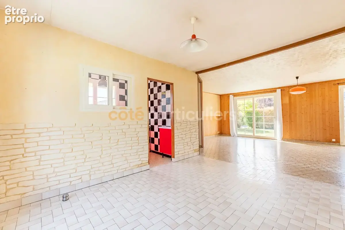Bellevigny -- centre ville -- maison -- jardin clos -- 7 pieces -- 5 chambres -- 147 m2  -- puit independant  -- garage double - photo 2