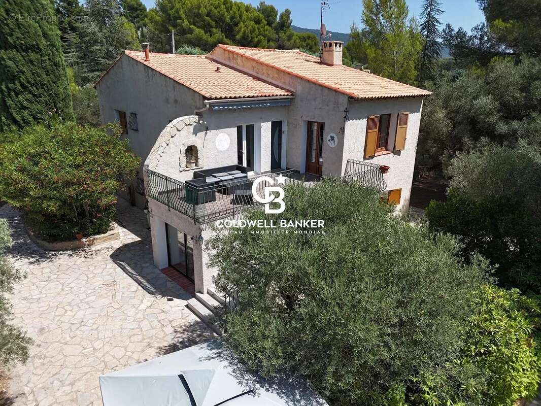 Le Beausset - Maison sur Terrain de 5000m2 - photo 2