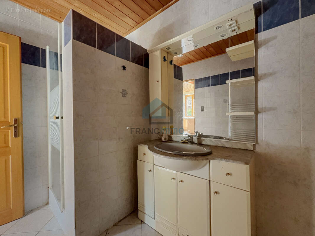 Appartement à PONT-DE-ROIDE