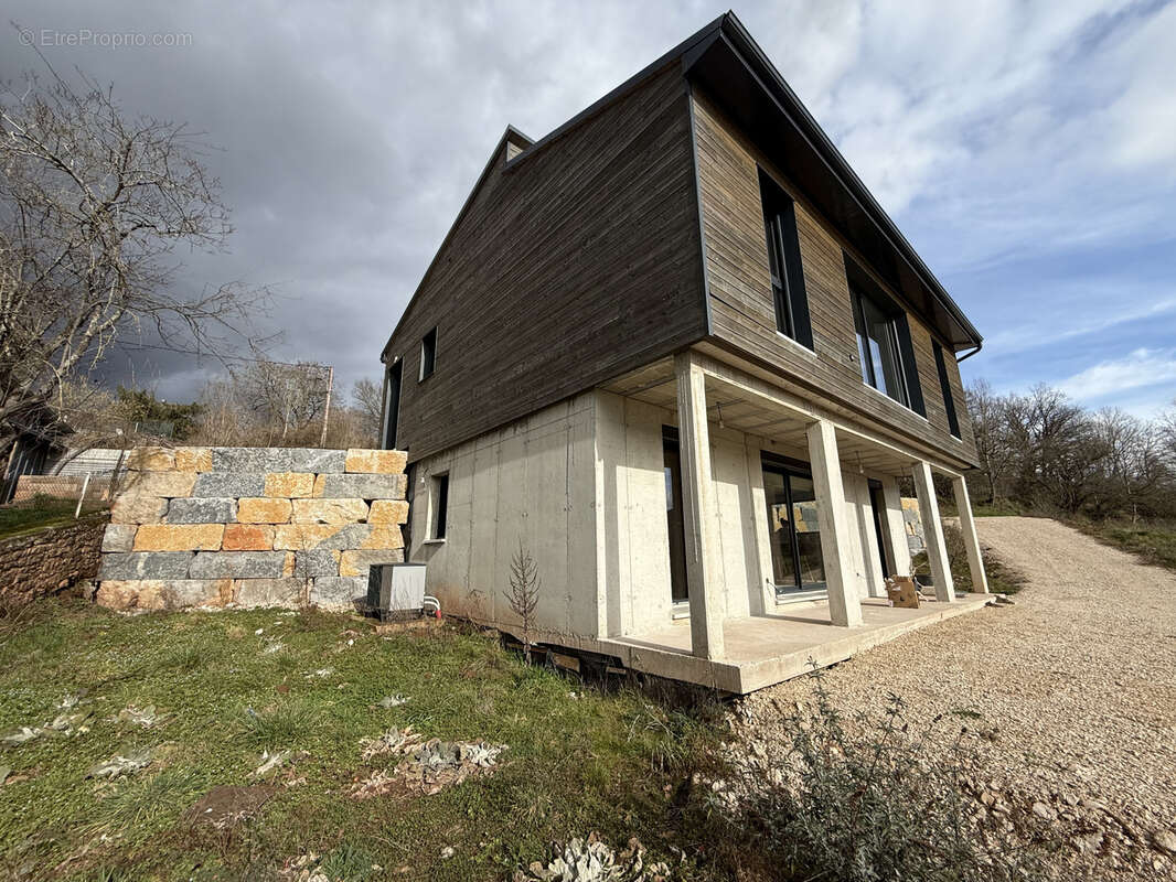 Maison à SAINT-LAURENT-D'OLT