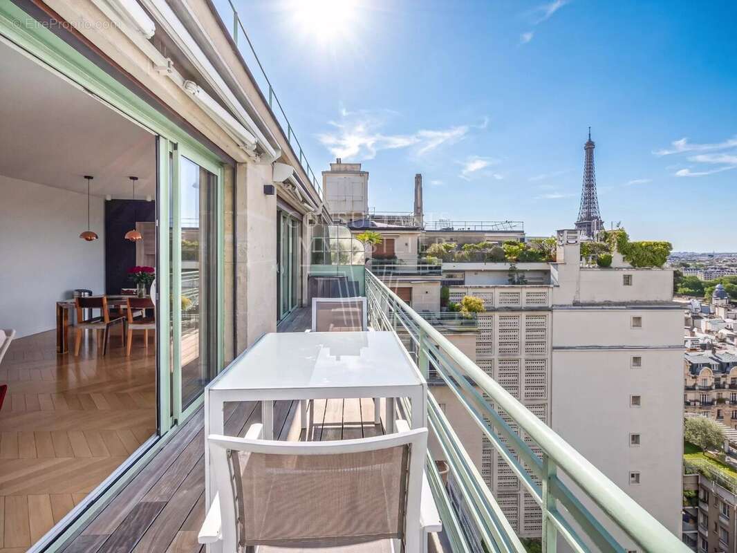 Appartement à PARIS-16E