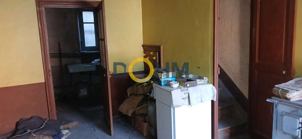 A vendre ambert maison de ville avec grand garage et jardinet - photo 3