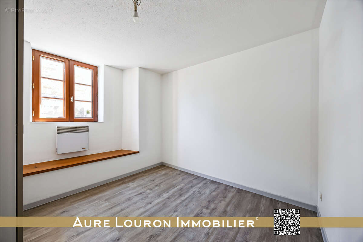 Immeuble de rapport avec 3 appartements 159m2 dans le centre-bourg de bourisp. - photo 8