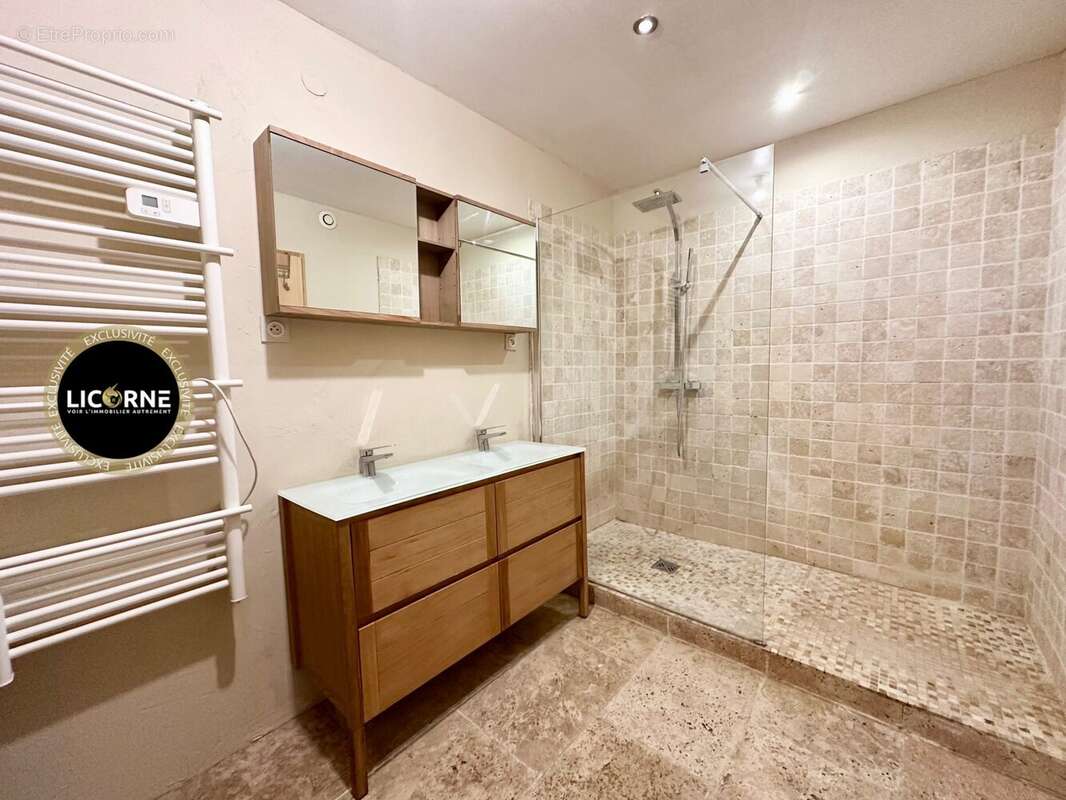 Appartement à LE PUY-SAINTE-REPARADE