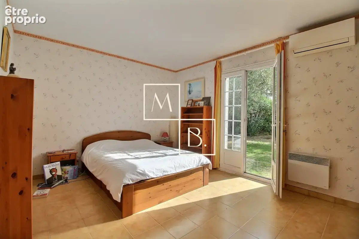 SAINT GENIES DES MOURGUES, Maison 8 pièces de 191m2 avec terrasse, piscine et véranda. - photo 16