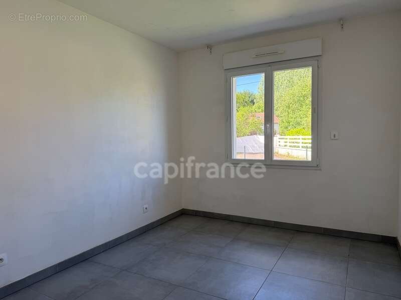 Maison à vendre 5 pièces JOIGNY (89) plain pied de 2018  3 chambres Garage Terrain de 800 m2 - photo 7