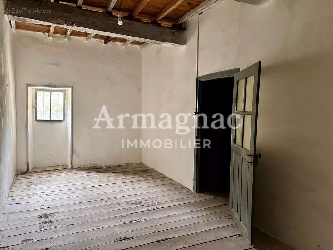 Maison en pierre avec dépendances à rénover - photo 11