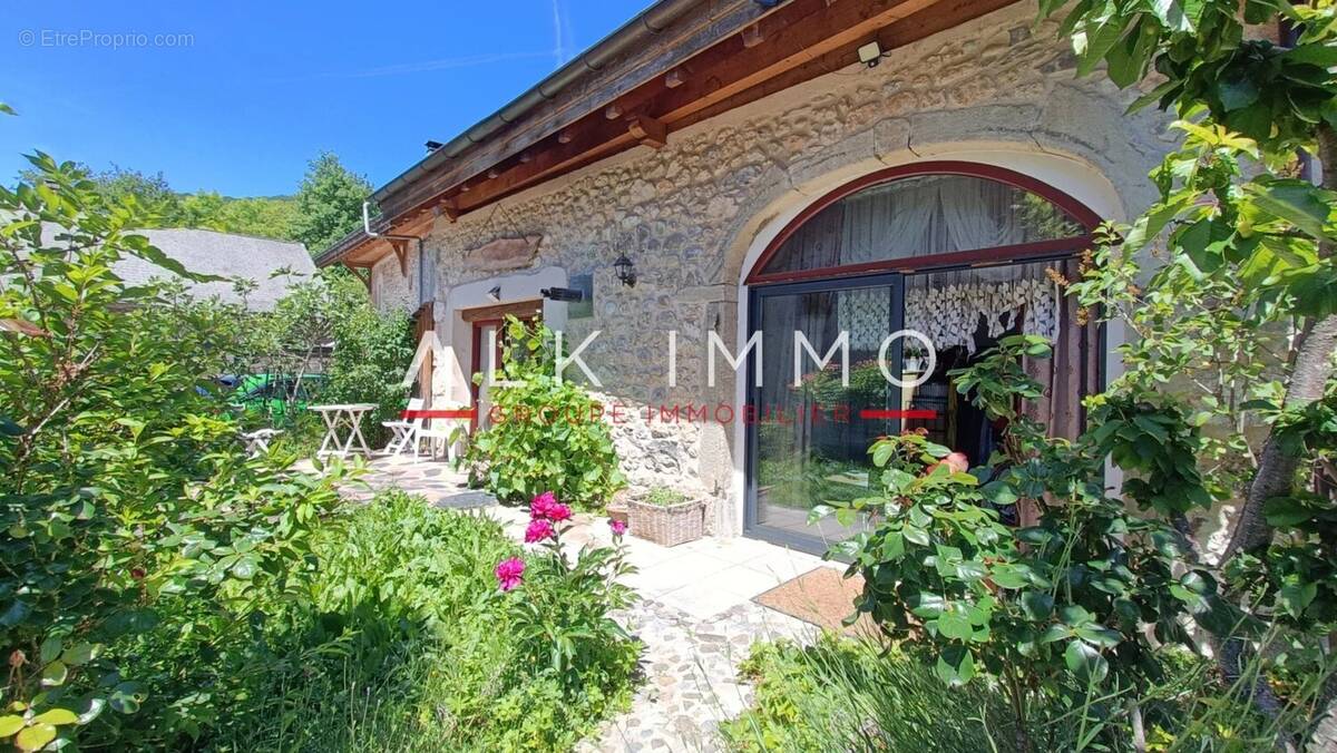 Maison à CONTAMINE-SARZIN