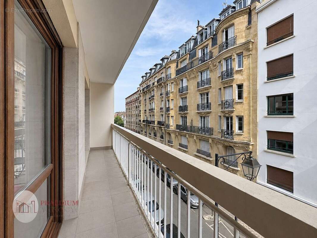 Appartement à COURBEVOIE