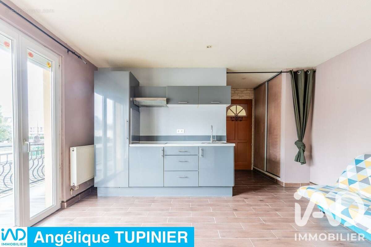 Photo 2 - Appartement à SAINTE-GENEVIEVE-DES-BOIS
