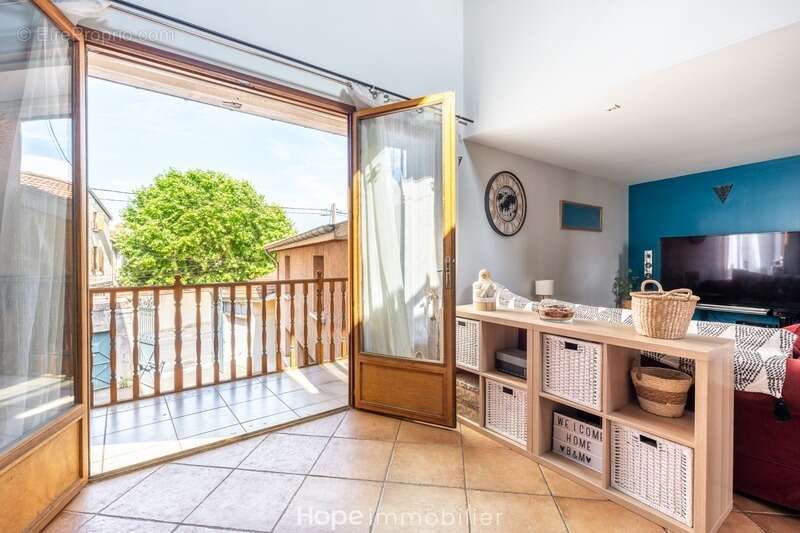 Appartement à PIERRE-BENITE
