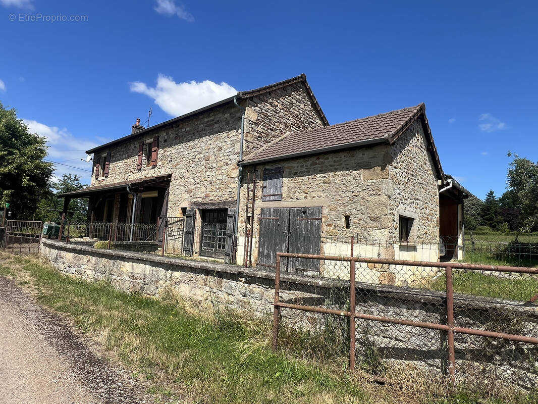 Maison à SAINT-JULIEN-DE-CIVRY