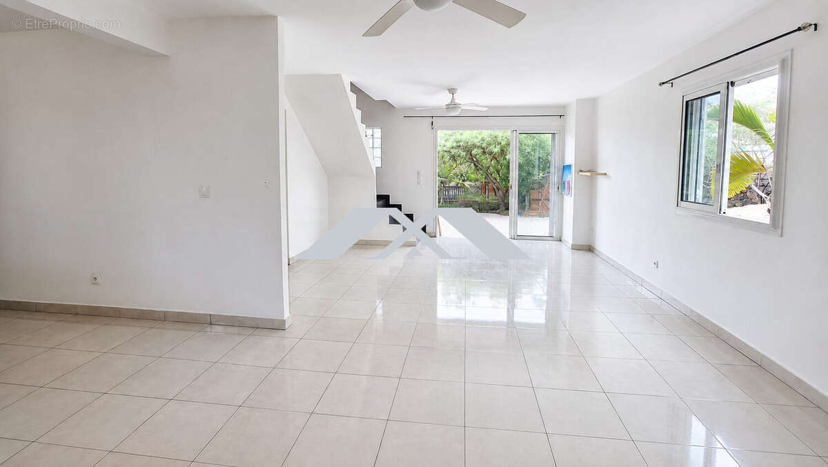 Maison 90 m² à Le Port  - photo 2