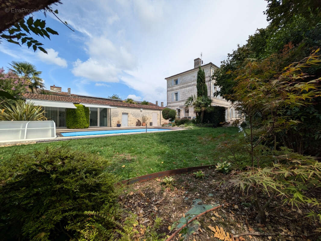 Maison à SAINTES