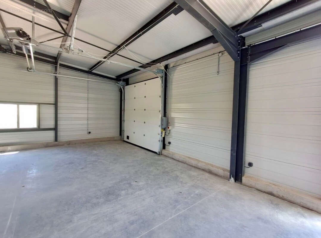 Commerce à SAINT-SAVINIEN