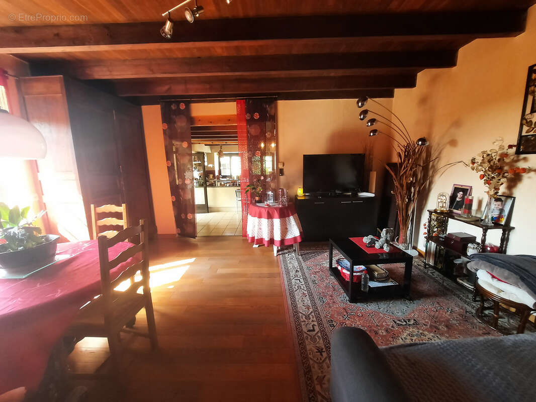 Maison à CUZORN